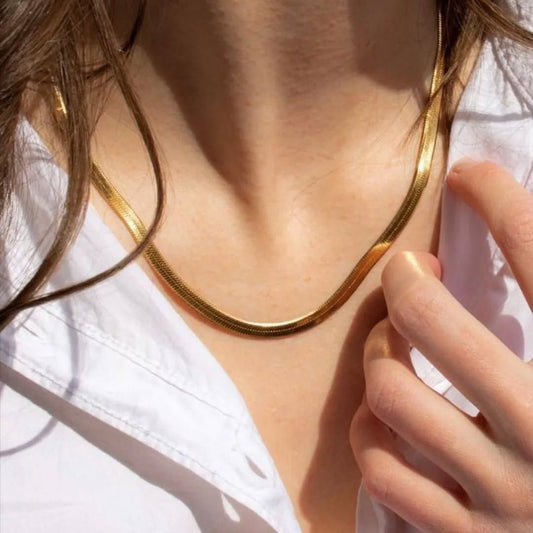 Snake chain gold pendant